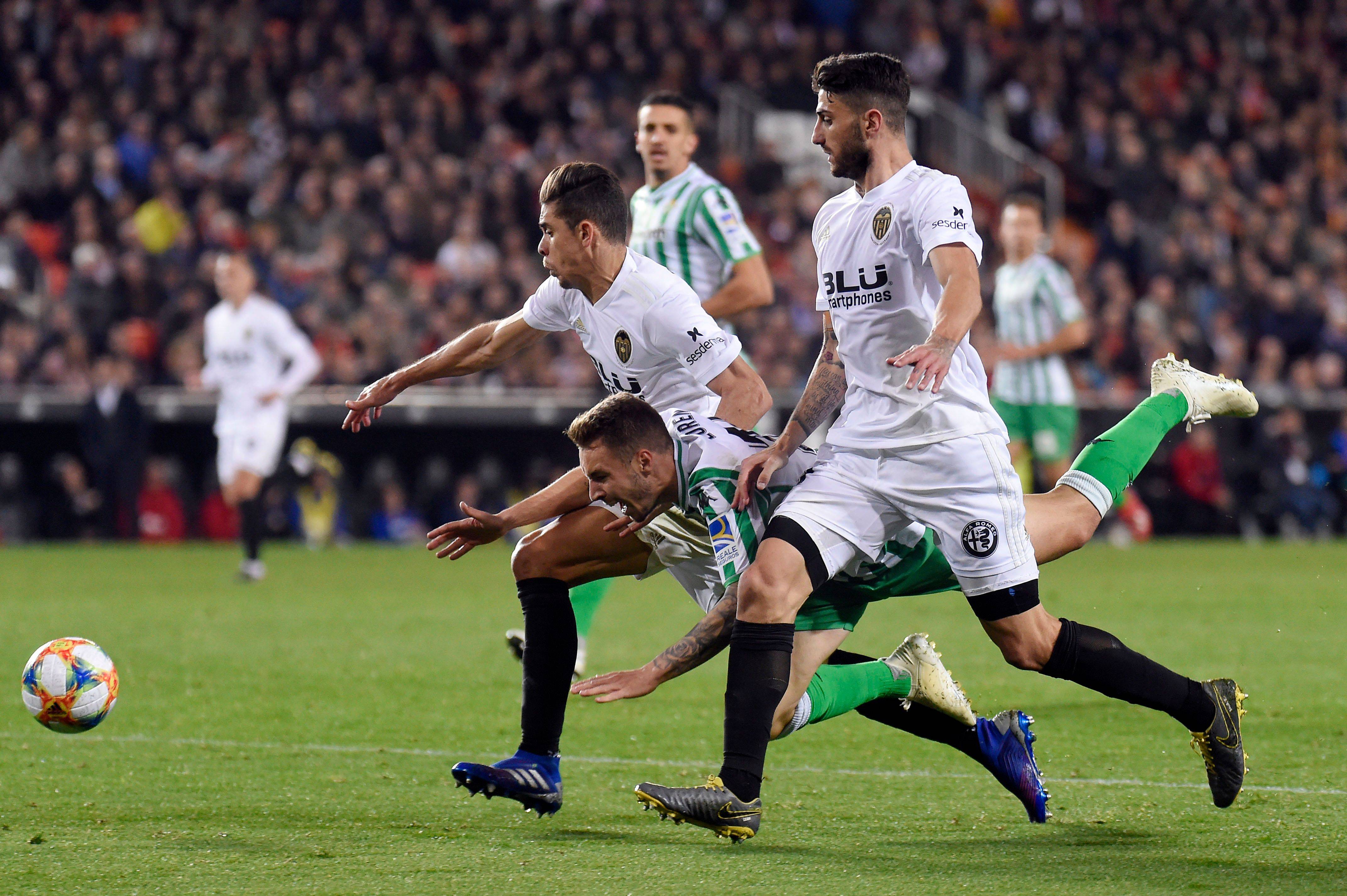 瓦伦西亚客场击败对手，豪取三分