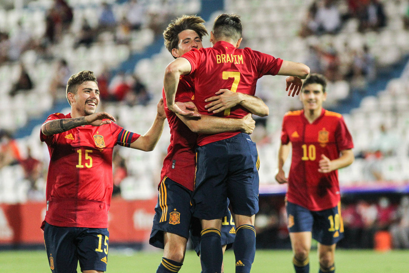 关于法国队与英格兰交锋，一场激烈对决！的信息