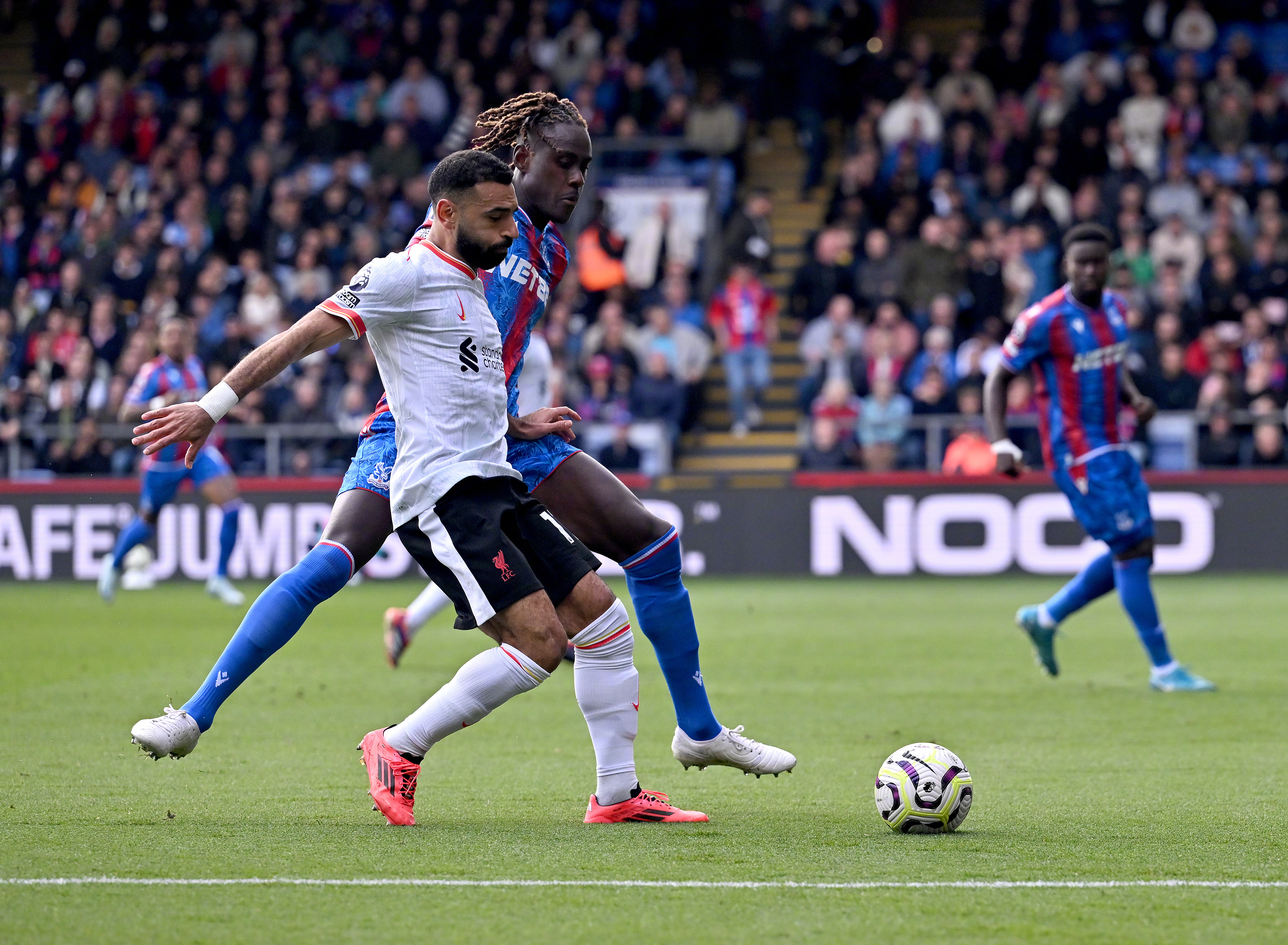 爱游戏在线登录-利物浦客场全胜，晋级淘汰赛！