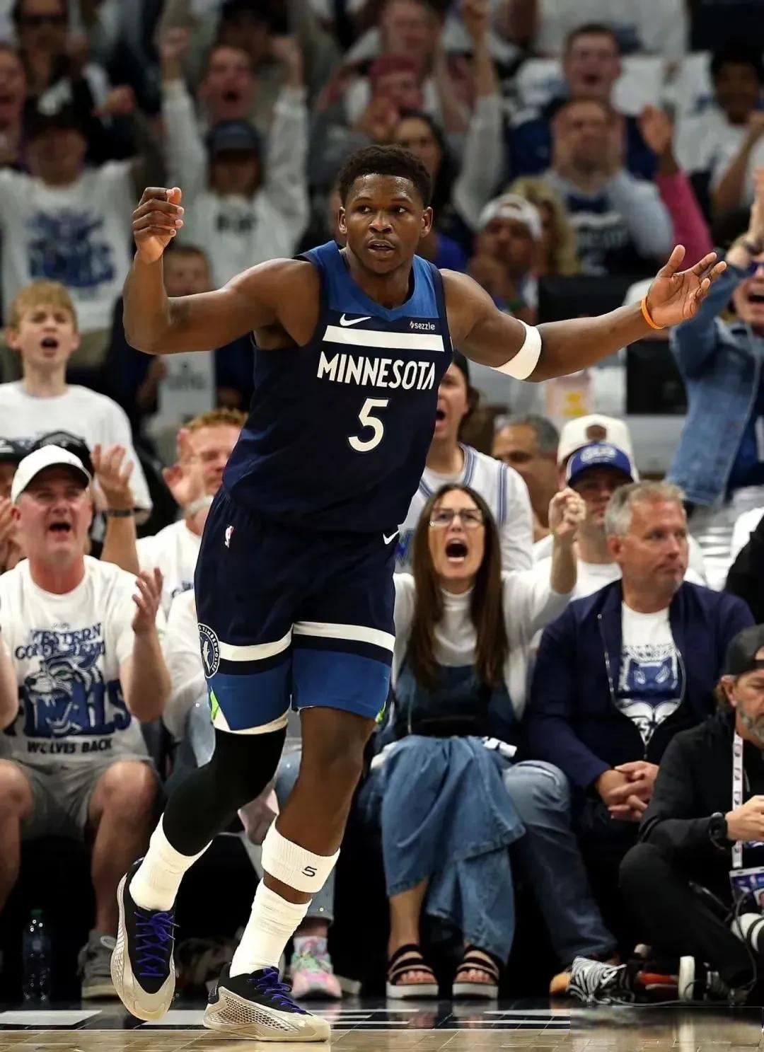 雷霆主场大胜森林狼,摆脱连败 雷霆主场大胜森林狼,摆脱连败