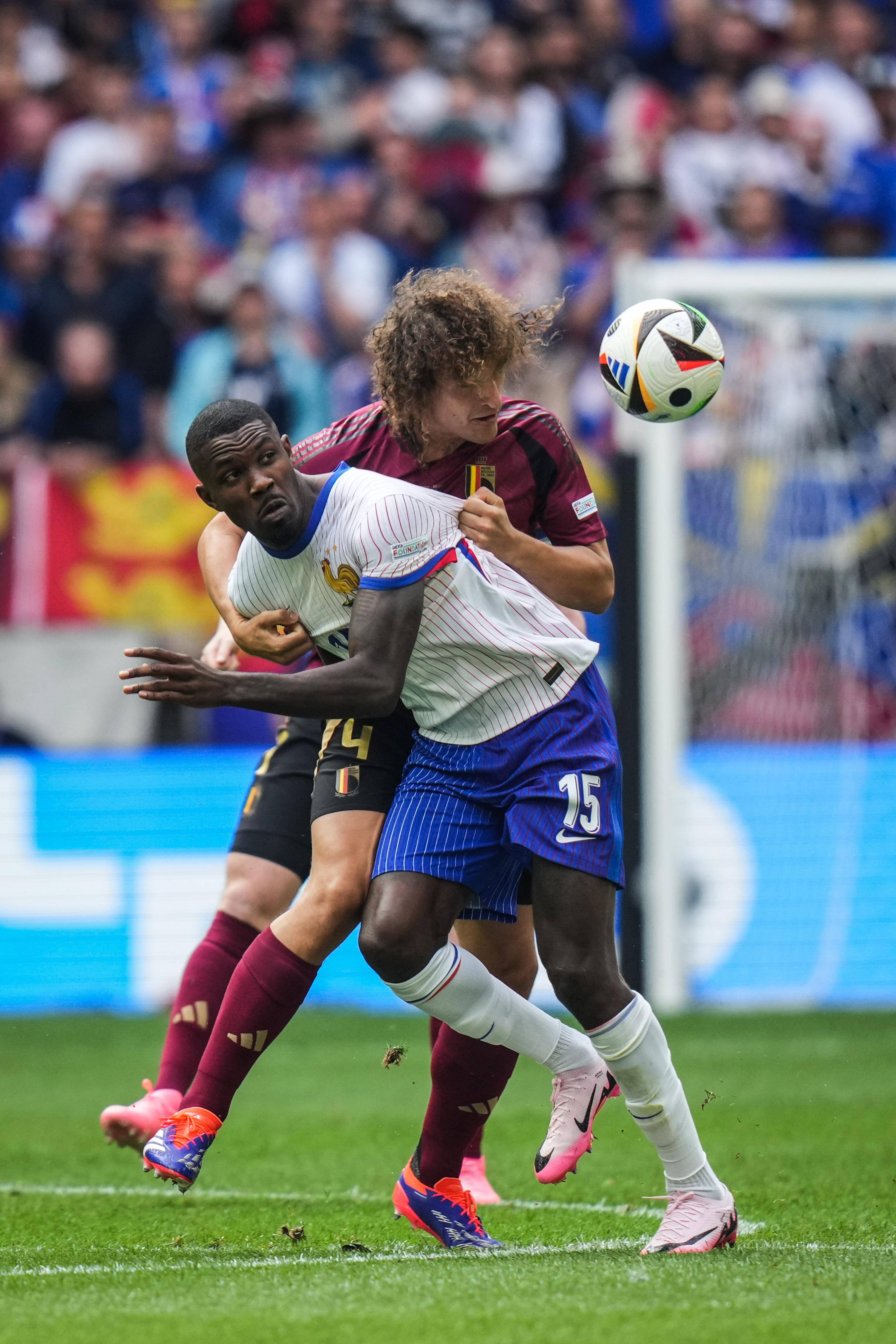 欧洲足球擂台赛场面十分火爆,强队对决,实力拼搏的简单介绍 欧洲足球擂台赛场面十分火爆,强队对决,实力拼搏的简单介绍